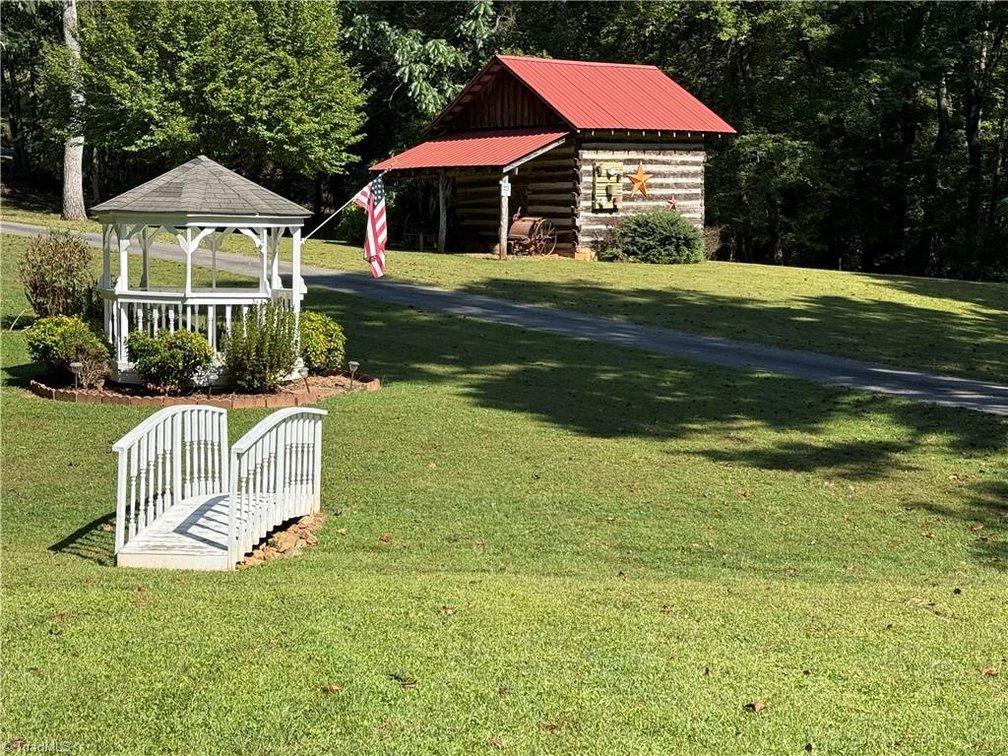 Image for Home For Sale in Pilot Mountain - 182 Black Walnut Trail