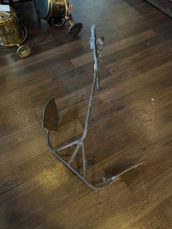 Iron anchor