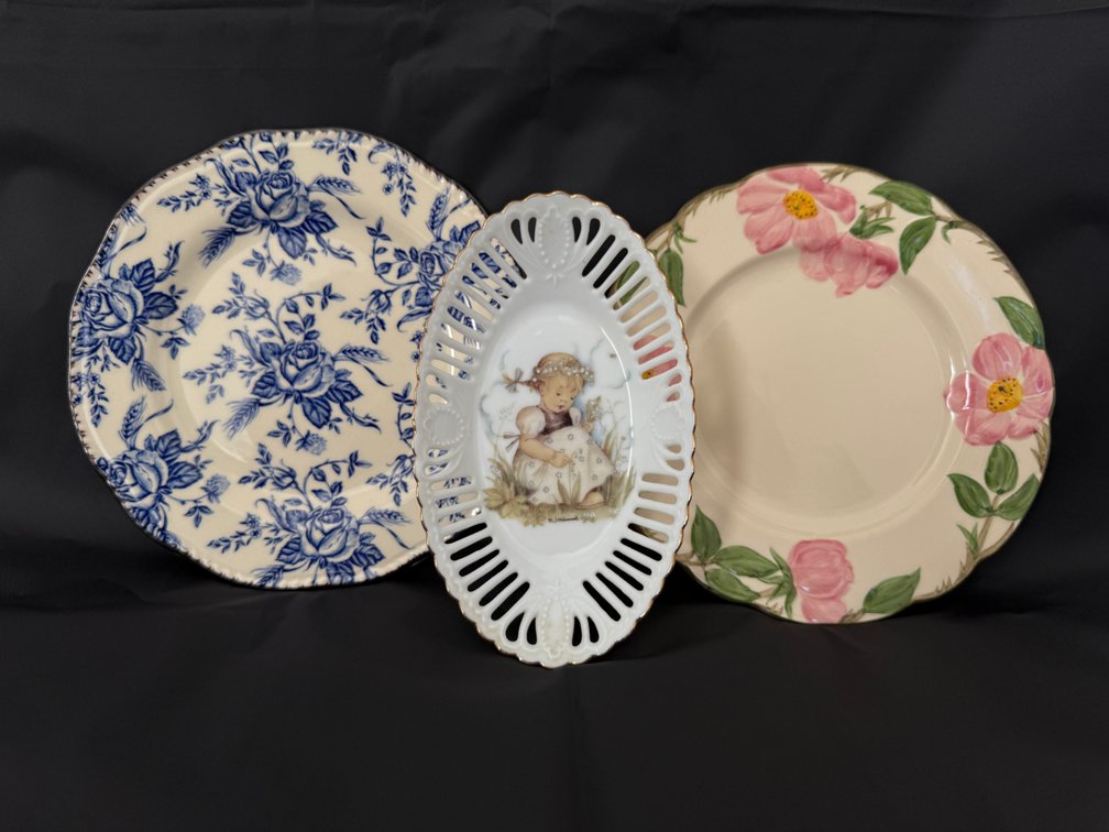 Vintage Hummel & desert rose plate