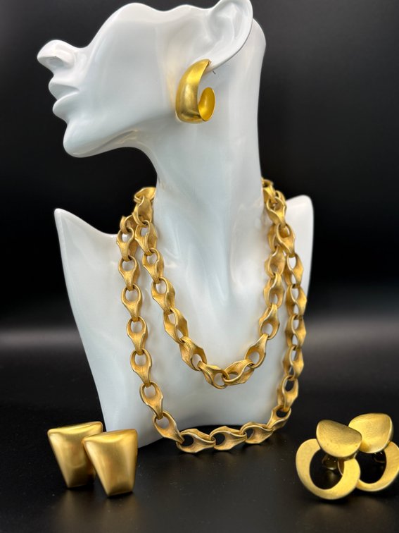 Gold tone earrings & necklace set