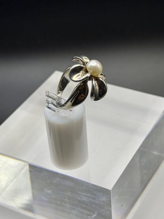 Pearl orchid ring in Sterling
