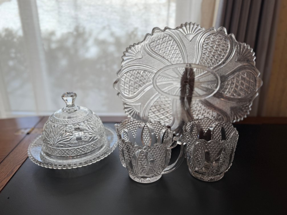 5 pieces of vintage pressed glass