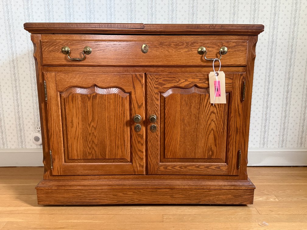Oak expandable sideboard