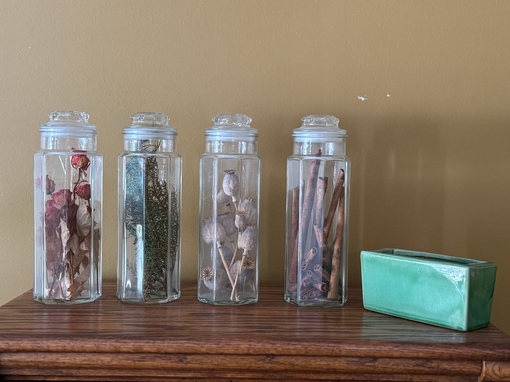 4 glass apothecary jars