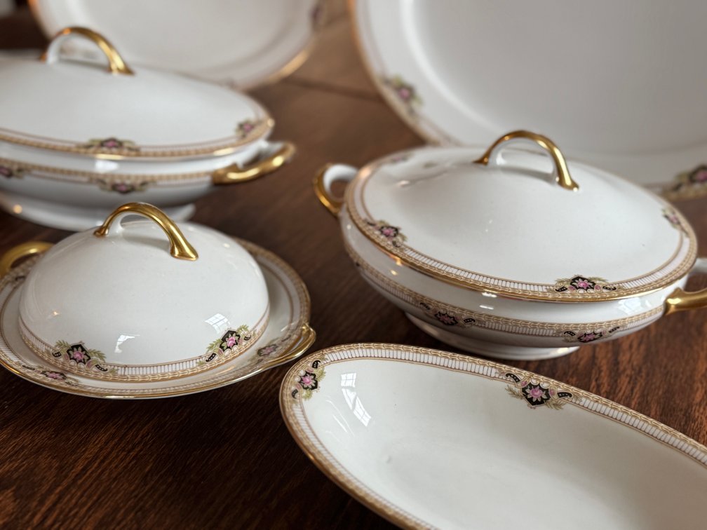 7 piece Royal Bayreuth fine china