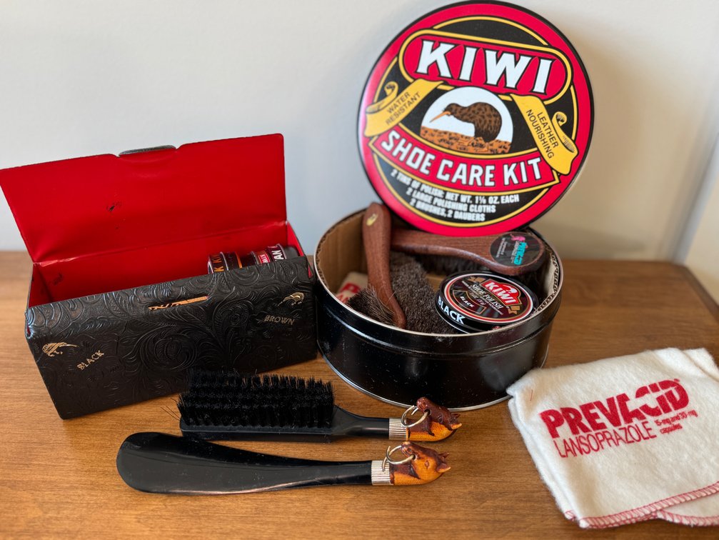 Shoe polishing kits