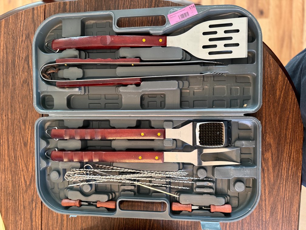 New barbecue grilling set