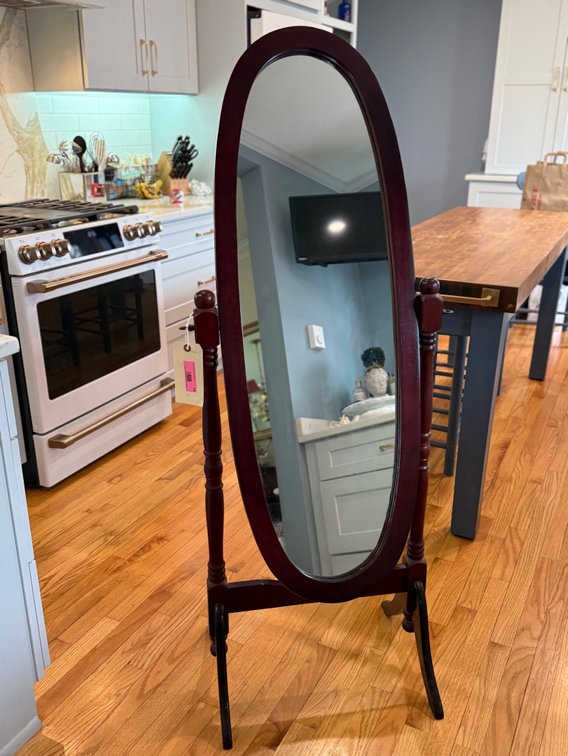 Traditional style oval mirror.