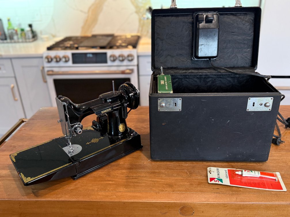 Singer featherweight sewing machine, TESTED
