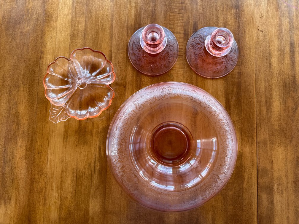 4 pieces of pink depression glass