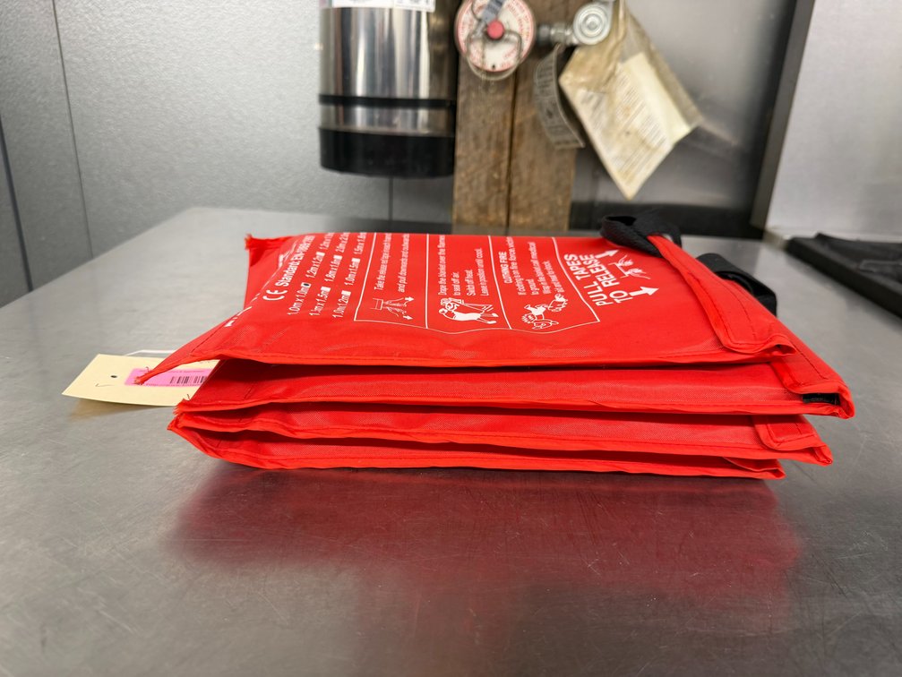 4 emergency fire blankets