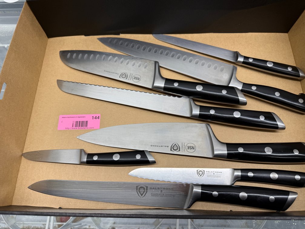 8 premium Dalstrong chef knives