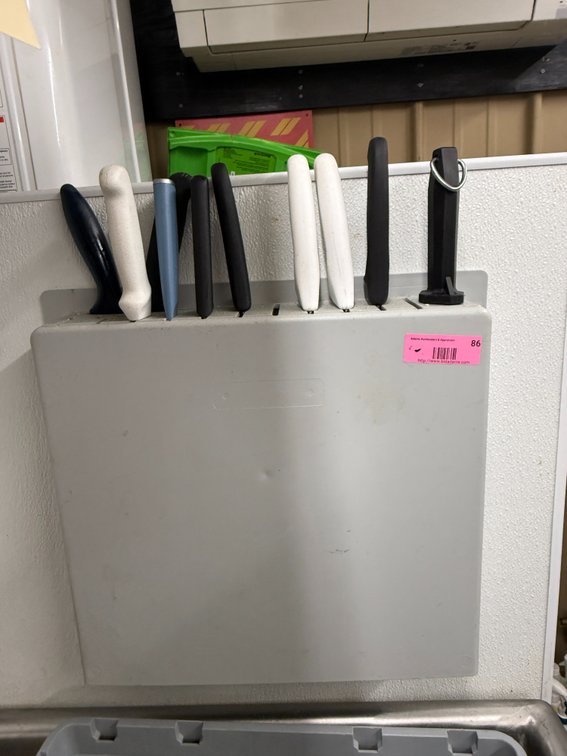 9 kitchen knives & rack