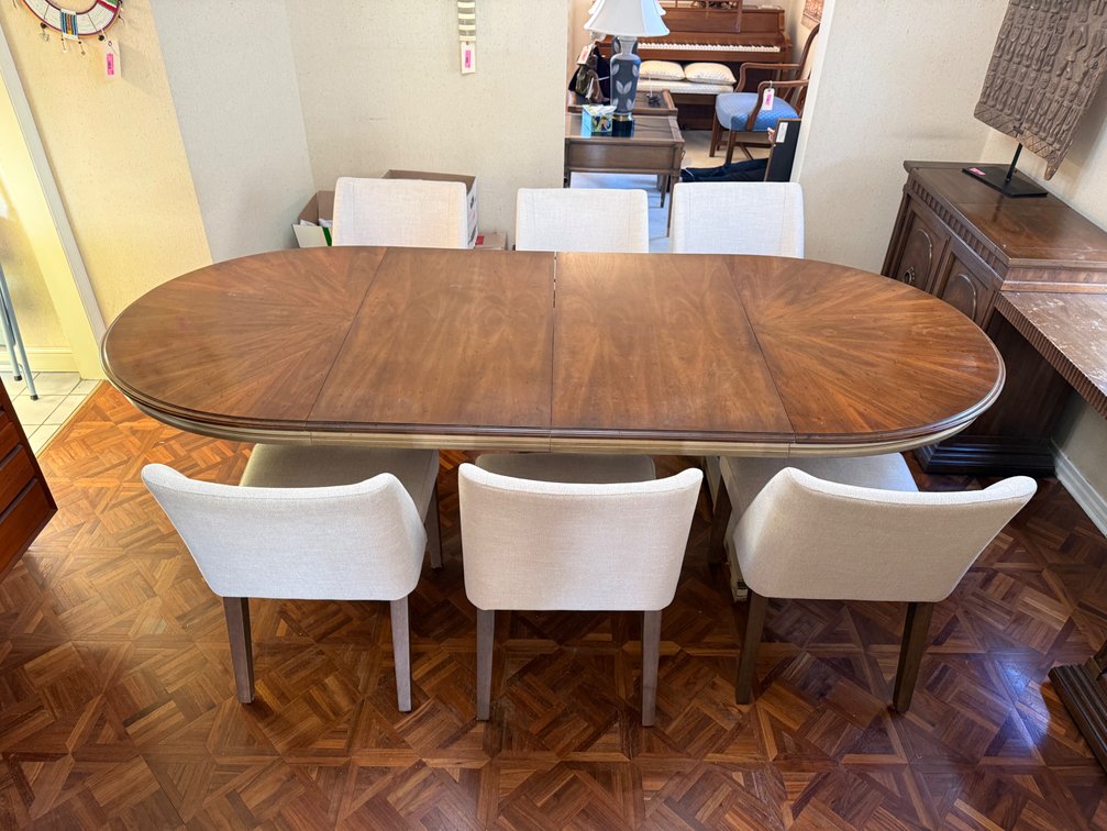 Dining table & 6 chairs