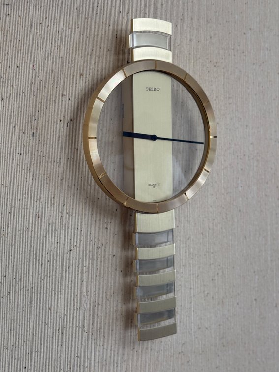 Seiko Quartz pendulum wall clock