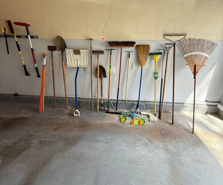 Outdoor gardening tools