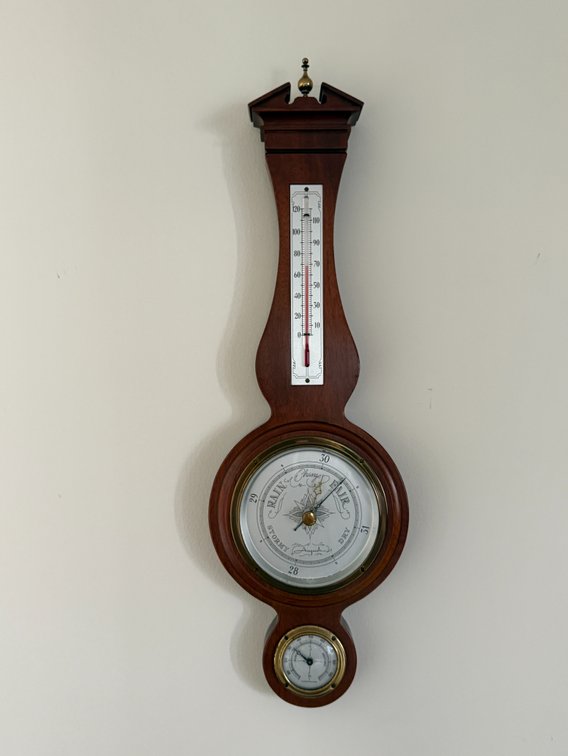 Banjo-style weather station