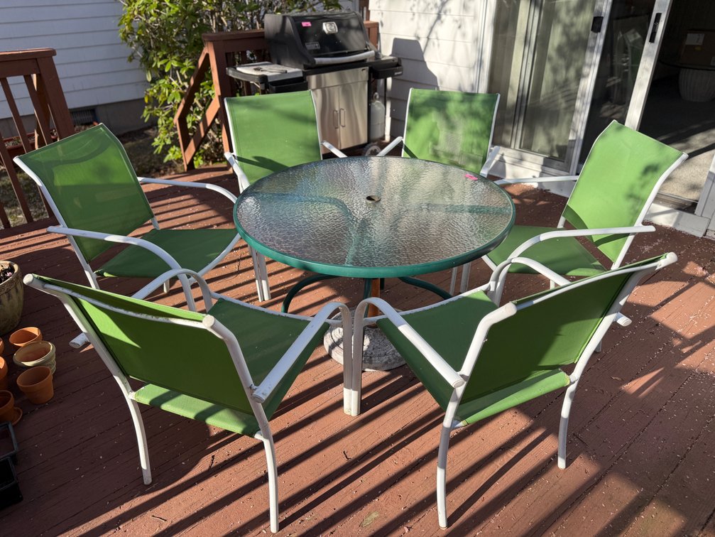 Outdoor patio table & chairs
