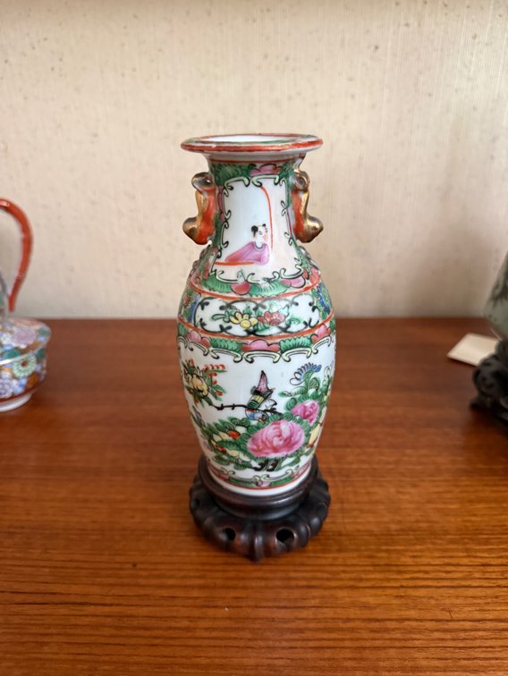 Vintage Chinese Rose Medallion vase
