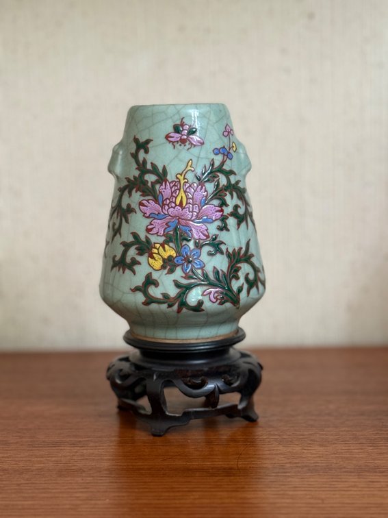 Chinese crackle ware vase