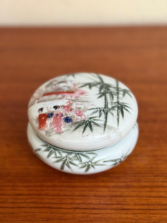 Vintage Japanese porcelain box