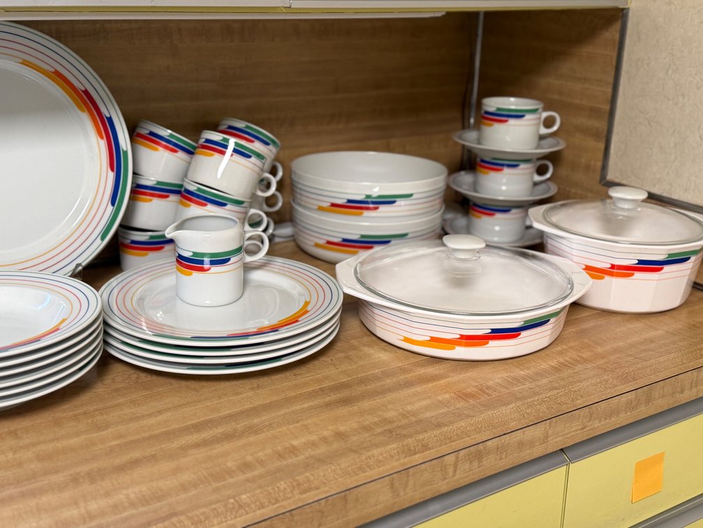 Postmodern Studio Nova dish set