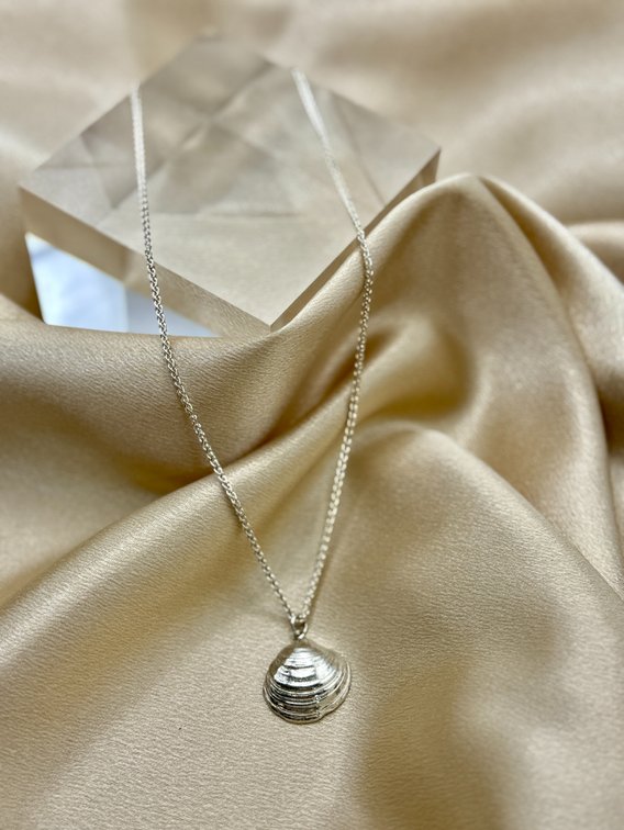 Sterling silver 16” shell pendant necklace