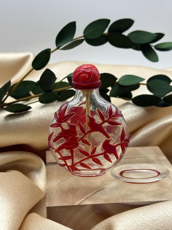 Chinese red overlay glass snuff bottle