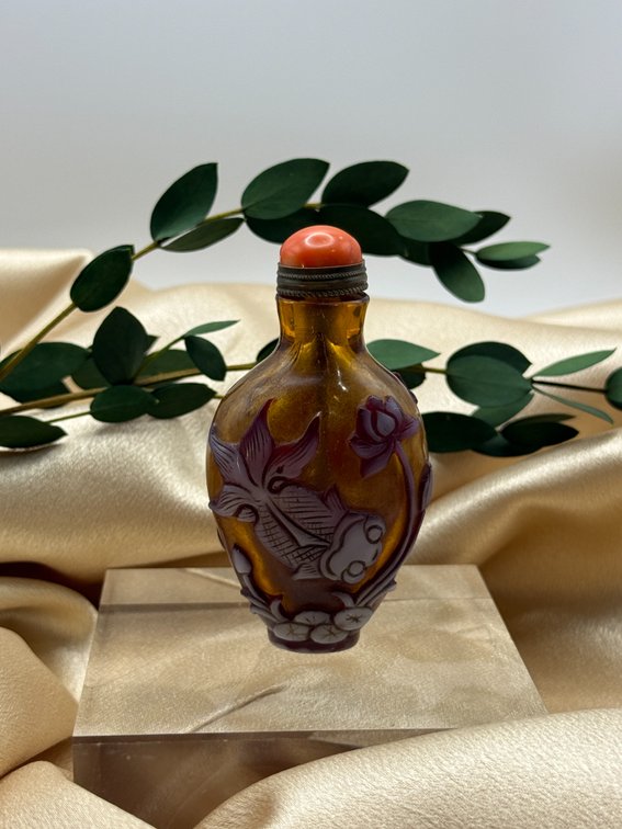 Amber Peking glass snuff bottle