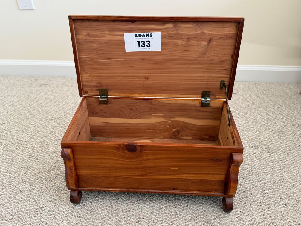 Vintage jewelry or glove box