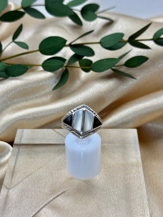 Sterling Pearl & Onyx ring