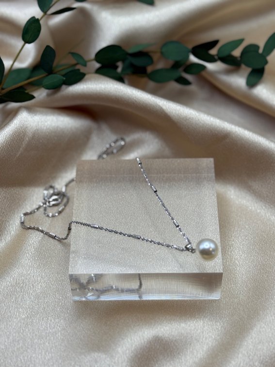 Sterling silver chain & pendant