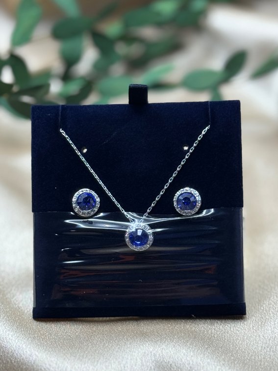 Swarovski Saphirus Halo Necklace & Earring Set