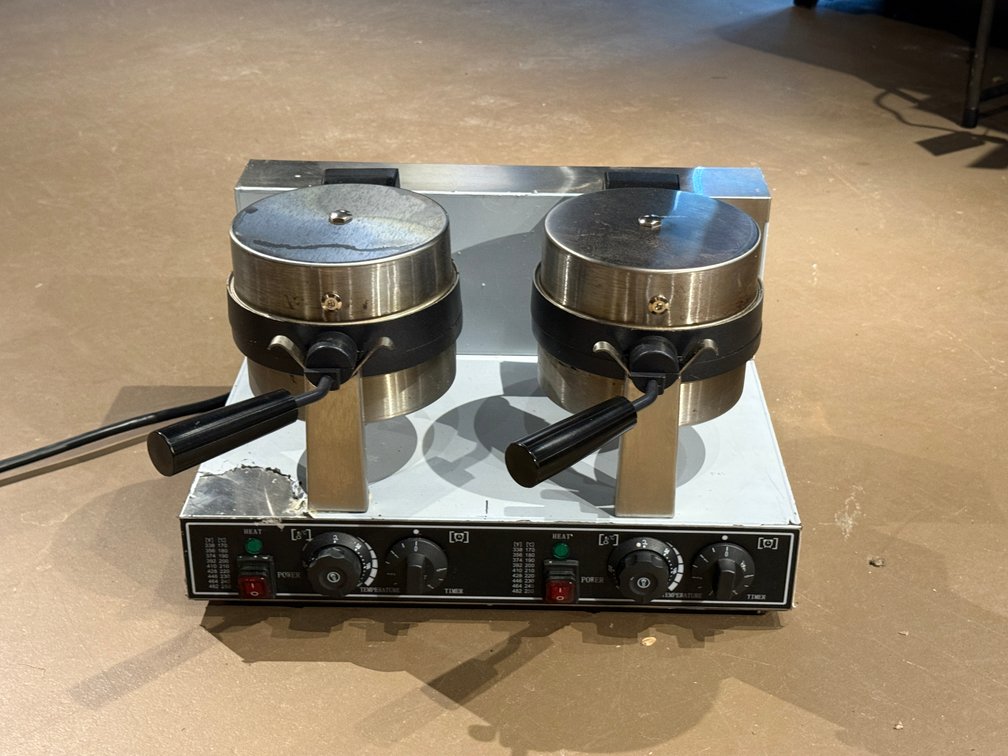 Double Belgian waffle maker, TESTED