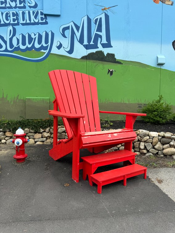 Giant photo-op chair