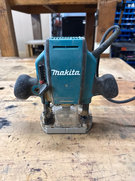 Makita RP0900 Plunge Router