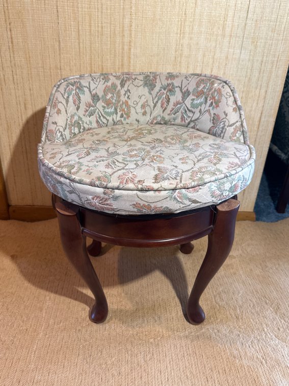 Queen Anne Style Swivel Vanity Stool