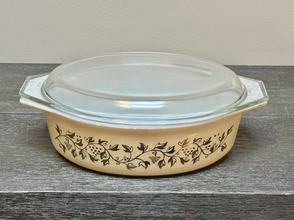Pyrex 045 2 1/2 Qt Oval Casserole Dish & Lid