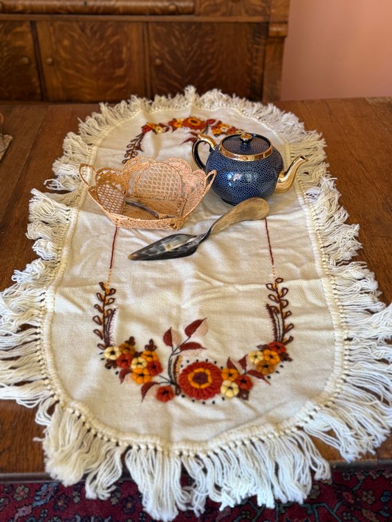 Table Runner, Teapot, Basket & Server Lot