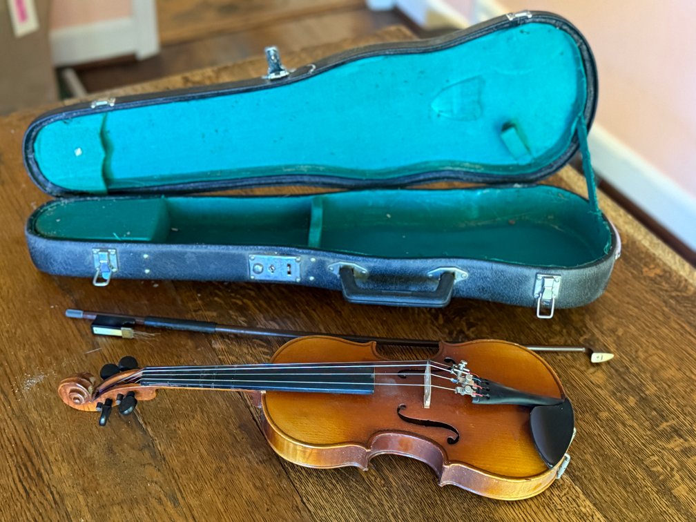 Violin with Bow and Hard Case