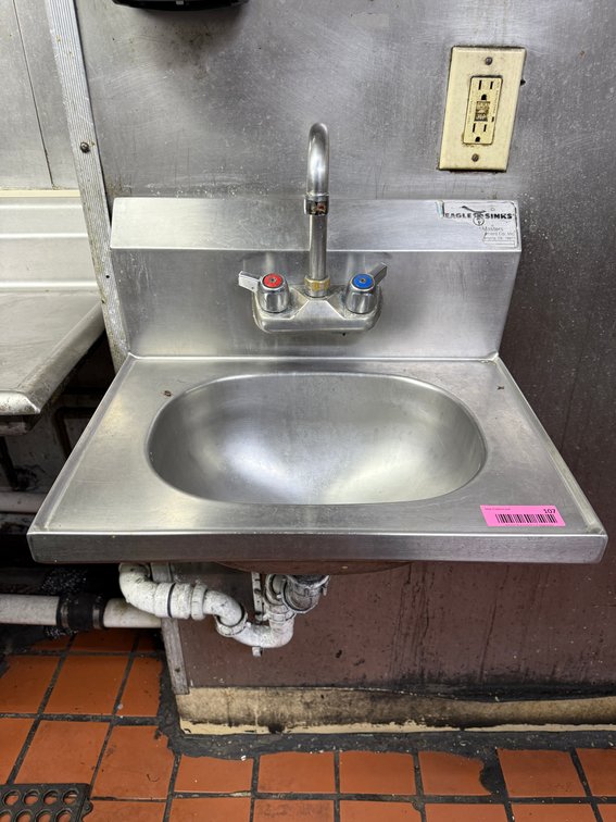 Wall mount hand sink