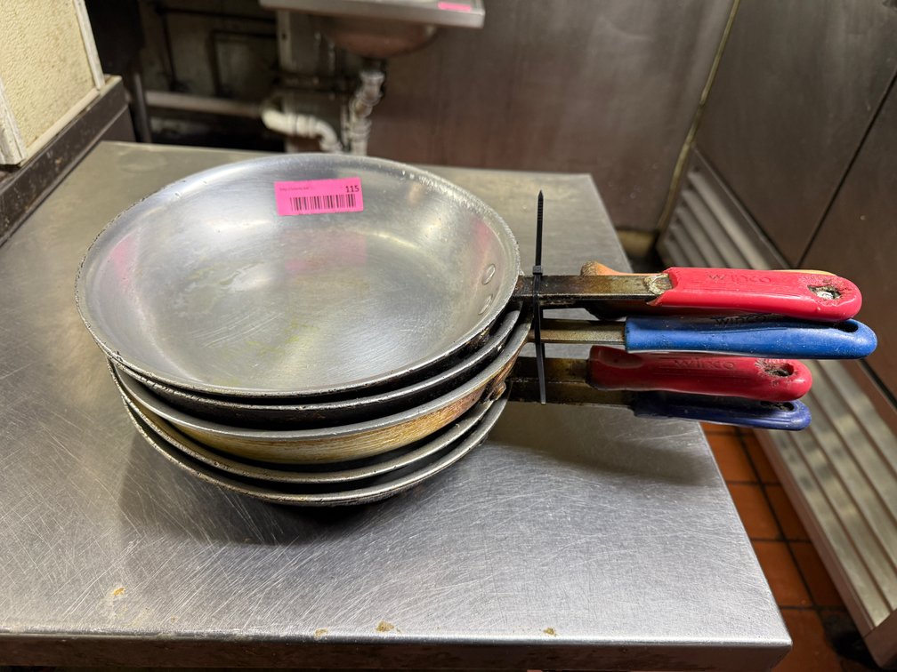 (5) 10”  aluminum fry pans.