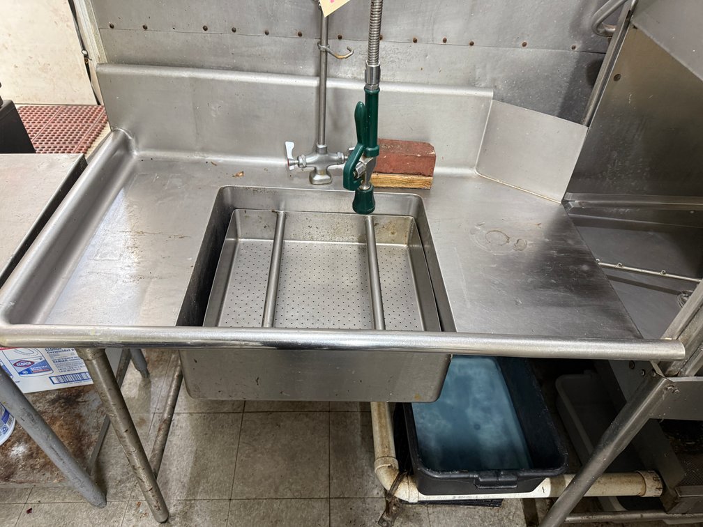 Clean & dirty dish tables