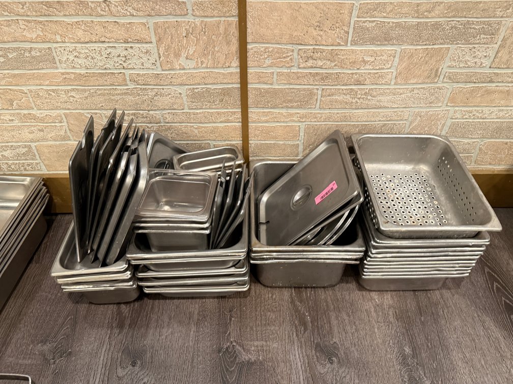 Large lot of bay pans