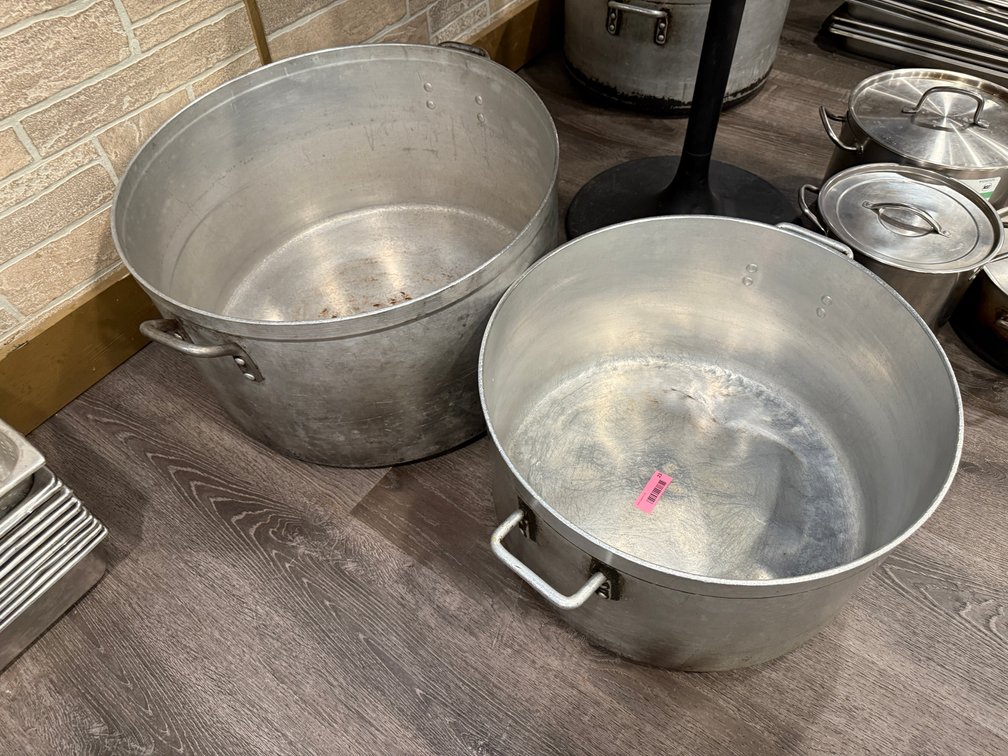 2 giant sauce pots 