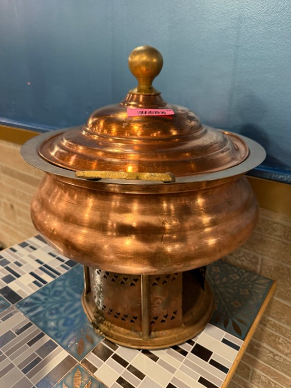 Round copper chafing dish