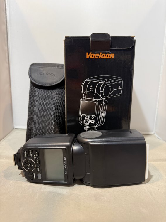 Voeloon V58 speedlight 