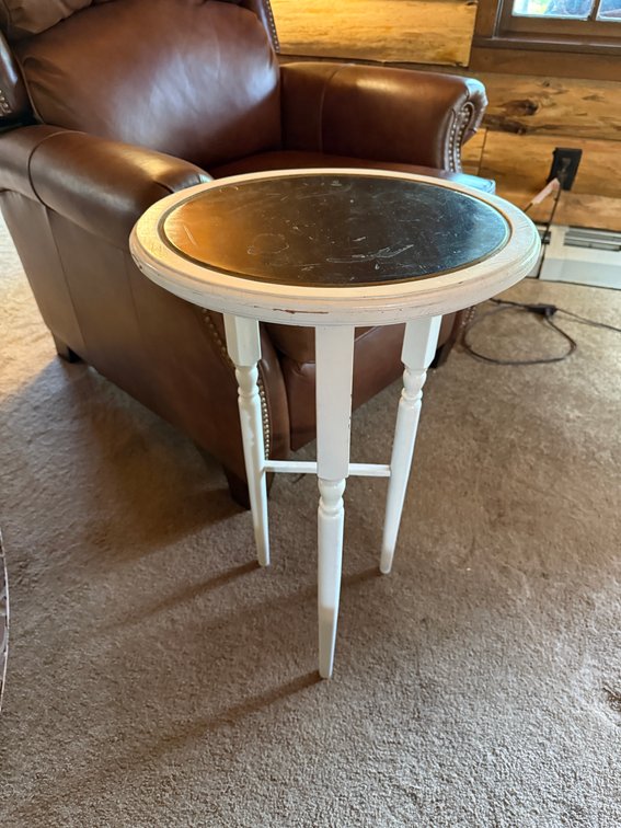 3 leg table 