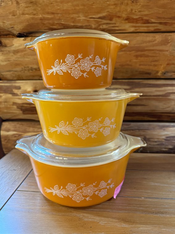 Vintage pyrex set of 3