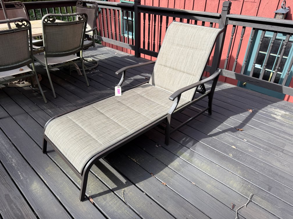 Chaise lounge chair 